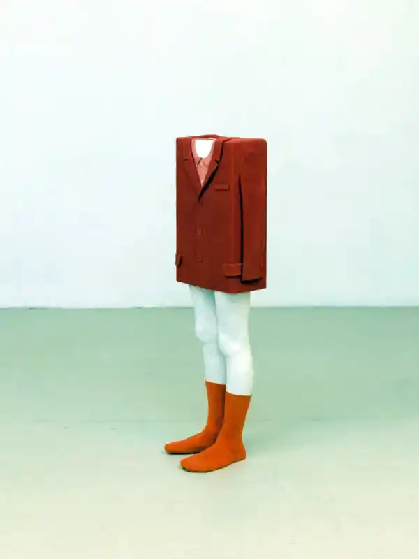 Veronika Persché / pullover for sculpture by Erwin Wurm