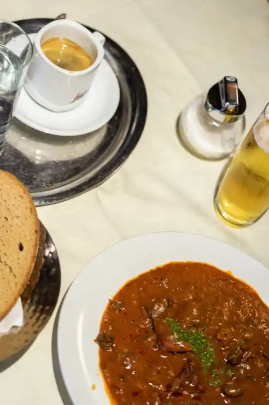 Ein Gulasch in der Gräfin am Naschmarkt.