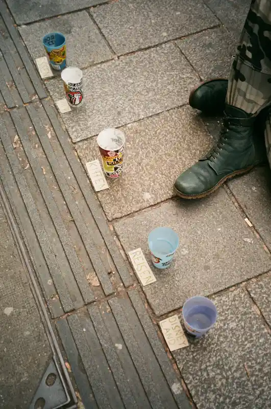 Imis selbst designte Becher, Mariahilfer Straße