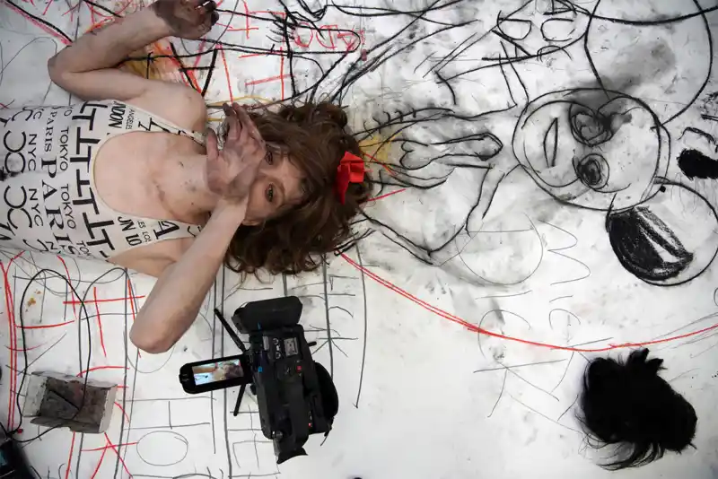 Performance still from A&E, Drawing Session, 2020 with Lilith Stangenberg