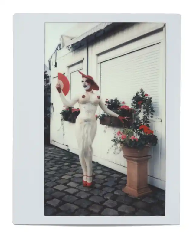 Polaroid von Marnie Scarlet, "Wigs & Gloves"